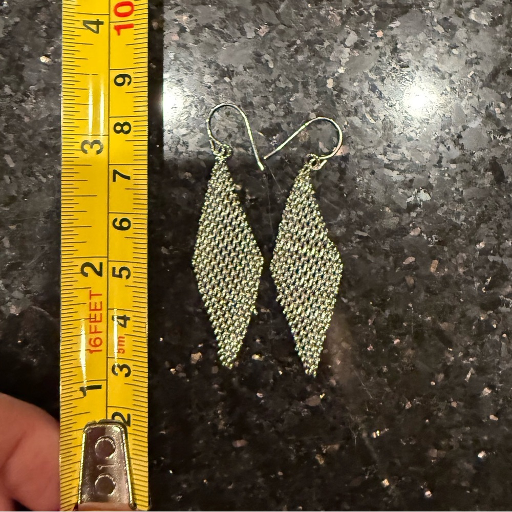 Silver metal chainmail diamond-shaped earrings #costumejewelry